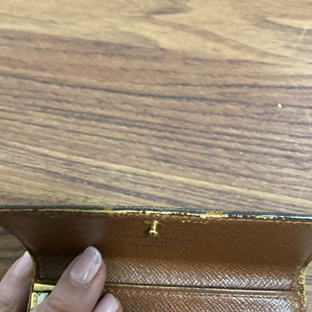 Louis Vuitton Monogram 4 Key Multicles Holder. - Picture 7 of 11